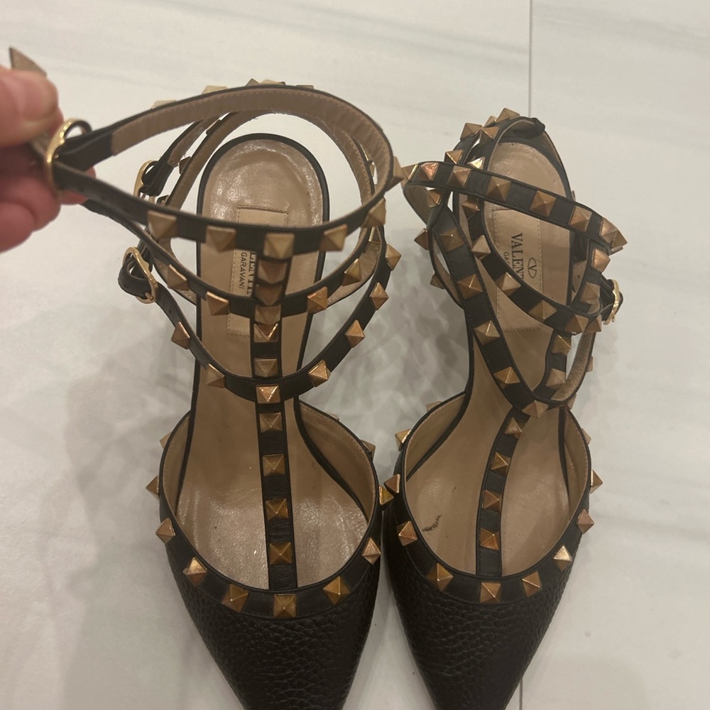 Valentino Rockstud Black Leather  Pumps Size 7